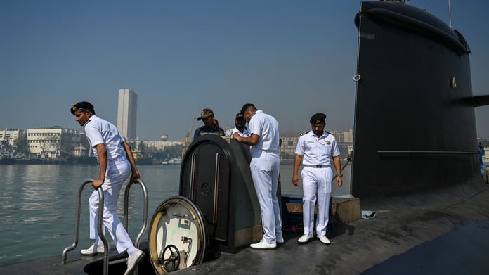 Hindistan denizaltı filosunu büyütüyor