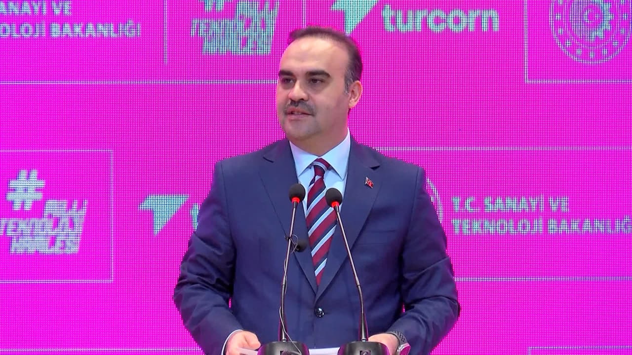 Bakan Kacır: Teknolojiyi geliştiren kuralları koymalı