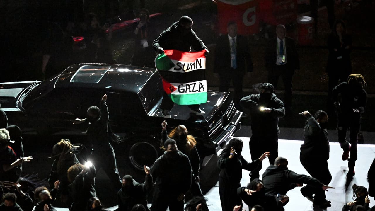 Milyonlarca kişinin izlediği Super Bowl'a Gazze protestosu damga vurdu