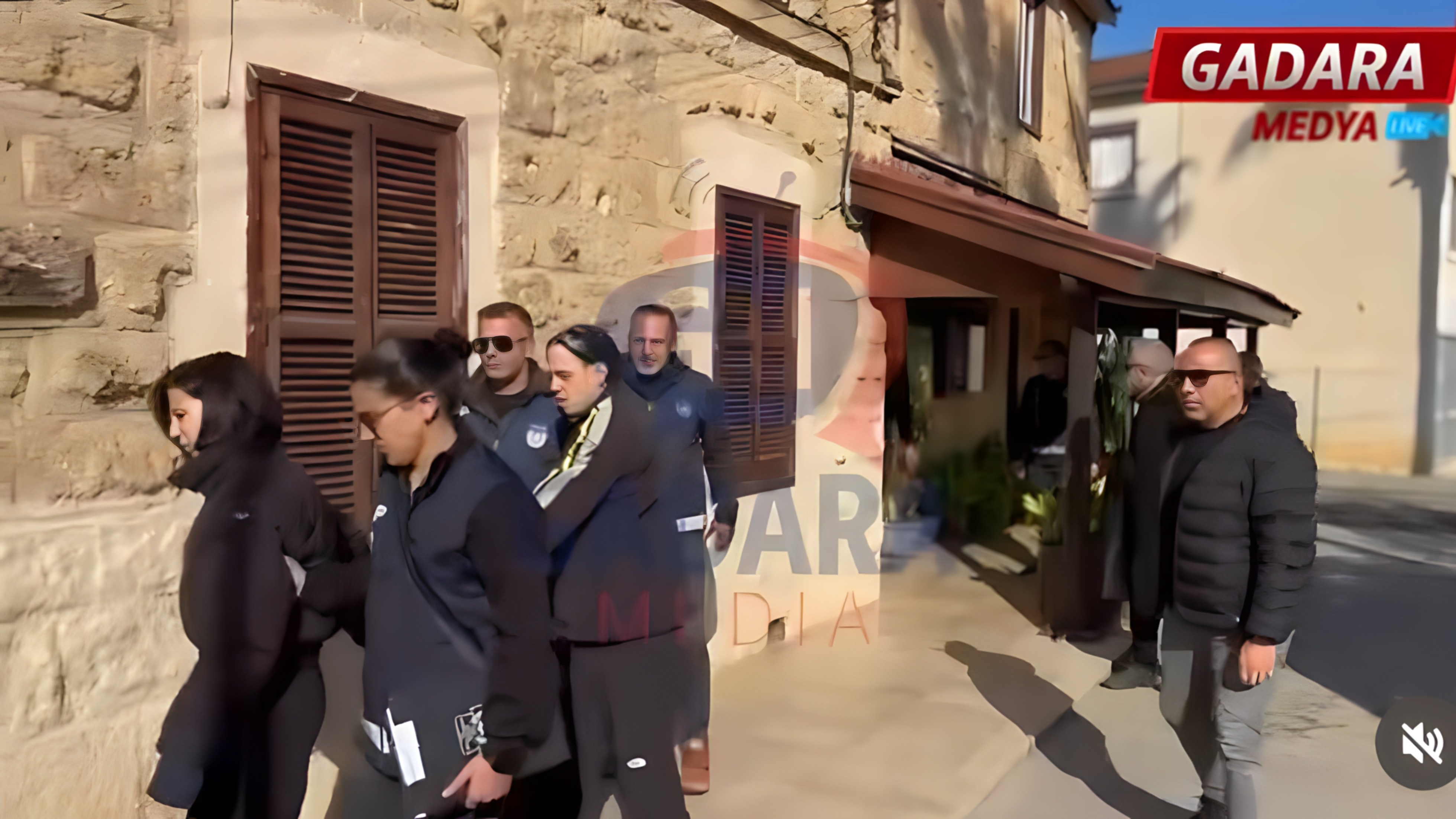 Reckol polis ekipleri tarafından gözaltına alınıyor. Fotoğraf: Gadara Medya