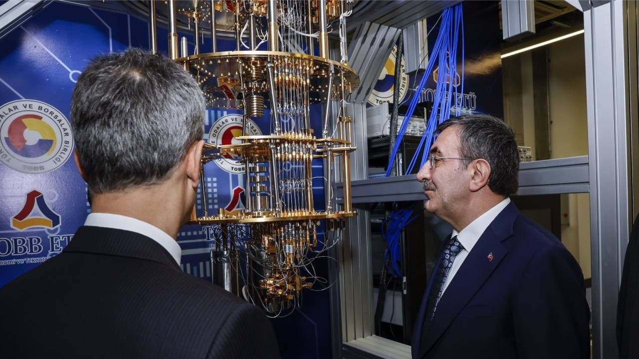 Türkiye'nin ilk kuantum bilgisayarı "QuanT" tanıtıldı