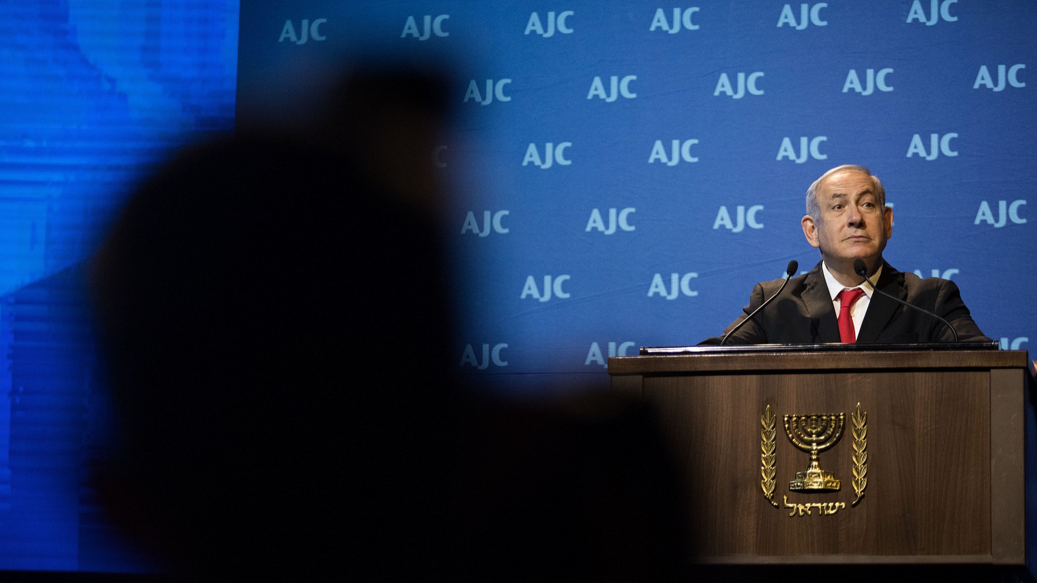 AJC&nbsp;ABD senatosu ve politikacıları üzerinde etkin bir lobicilik faaliyeti yürütmektedir.