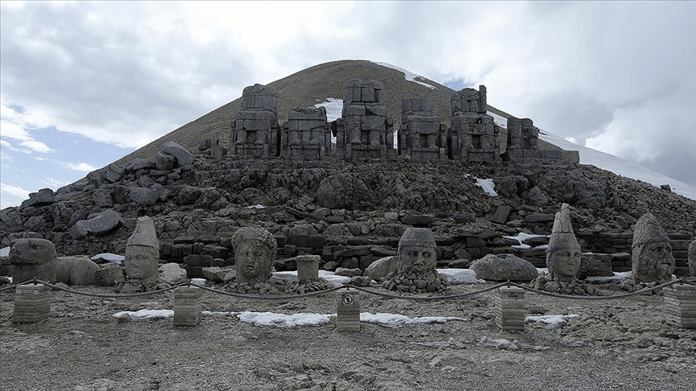 Nemrut Dağı'nın anıtsal heykelleri depremlerde zarar görmedi