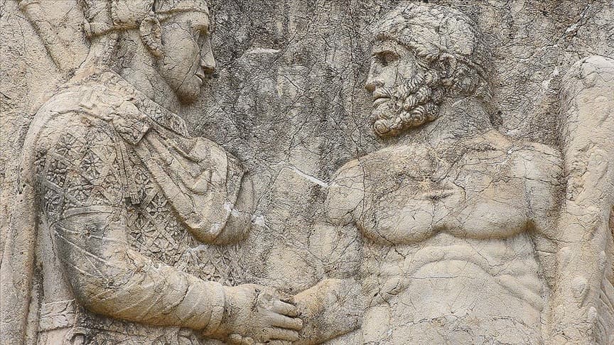 Nemrut Dağı'ndaki "tokalaşma steli" depremlerde ayakta kaldı