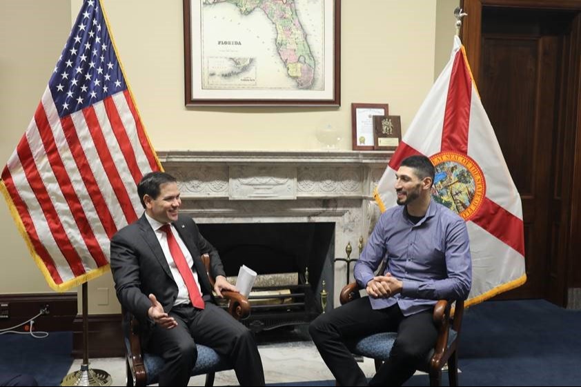 Marco Rubio, FETÖ'cü Enes Kanter ile birlikte.
