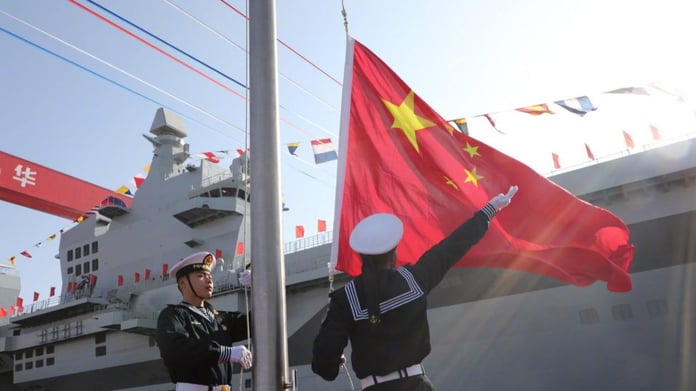 Çin yeni amfibi hücum gemisini denize indirdi