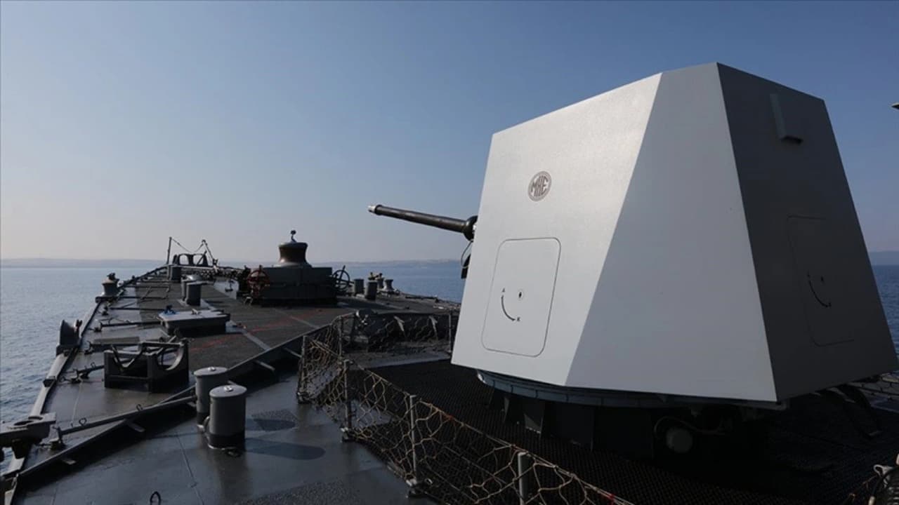 Milli deniz topu "Denizhan" TCG Koçhisar'a entegre edilecek