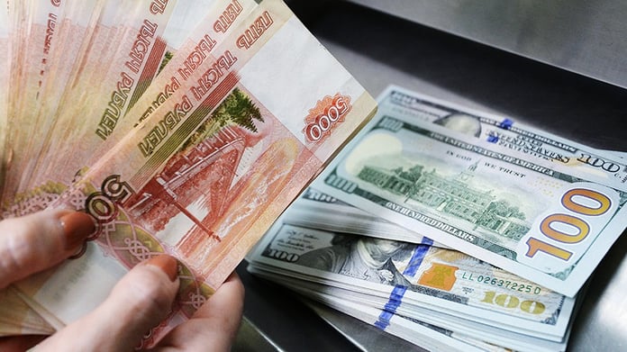 Ruble, dolar karşısında son 16 ayın en düşük seviyesinde