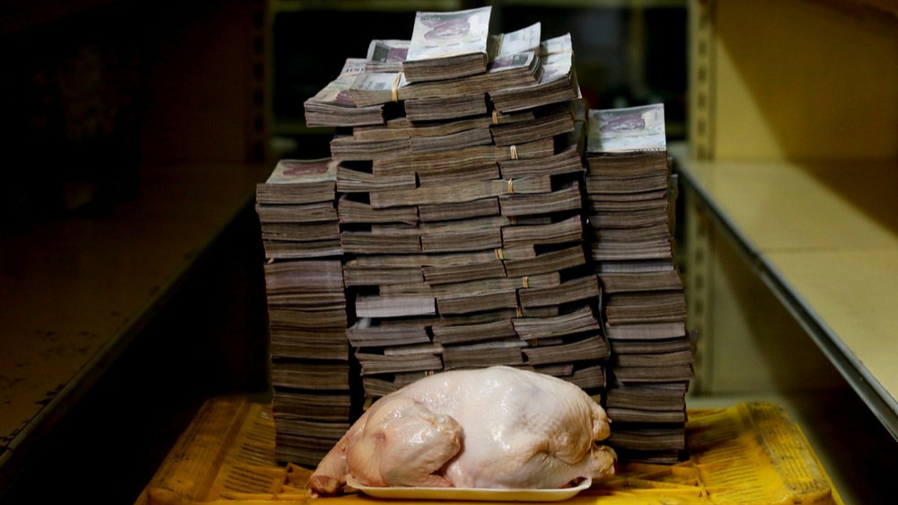 Venezuela'da 2.4 kg tavuk almak için gereken Bolivar miktarı.