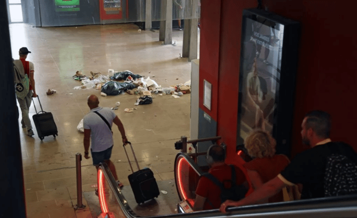 Fransa'da grev: Marsilya kenti çöp yığınlarıyla doldu