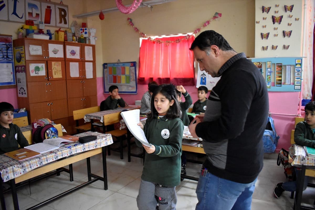 Öğrencilerinin sevgisiyle kanserle mücadele eden öğretmen