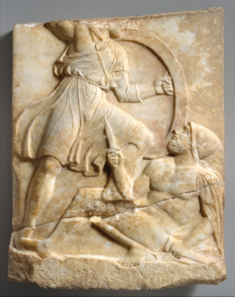 Savaşta ölen Atinalıların aileleri “stel” adı verilen ve bir savaş sahnesini betimleyen anıt niteliğinde bir taş levha dikerlerdi. Askerlerin külleri, şehir surlarının hemen dışındaki şehir mezarlığına gömülürdü.