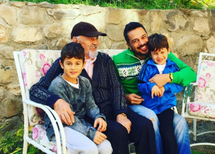 Emre Altuğ babasını kaybetti