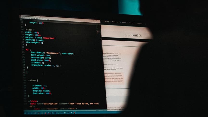 Yunanistan'da casus yazılım programı ile ilişkili şirketlere baskın düzenlendi