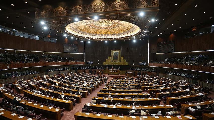 Pakistan'da Ulusal Meclis yarın feshedilebilir