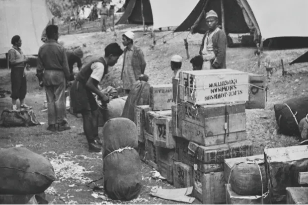 Malzemeler, 1958 yılında ABD tarafından düzenlenen Yeti avı öncesinde hazırlandı.