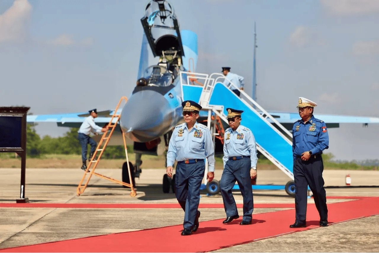 Myanmar Kraliyet Hava Kuvvetleri envanterine dahil olan Su-30SME savaş uçağı (Görsel: Myanmar Now)
