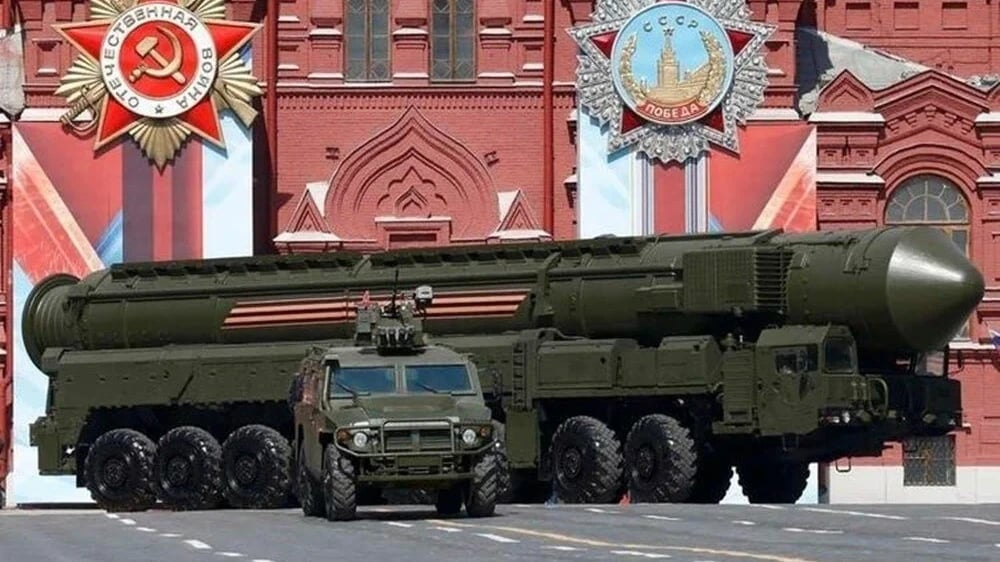 Putin'in özel savaş durumuna geçirilmesi emrini verdiği nükleer silah envanterinde 6 bin 255 başlık bulunduğu tahmin ediliyor.