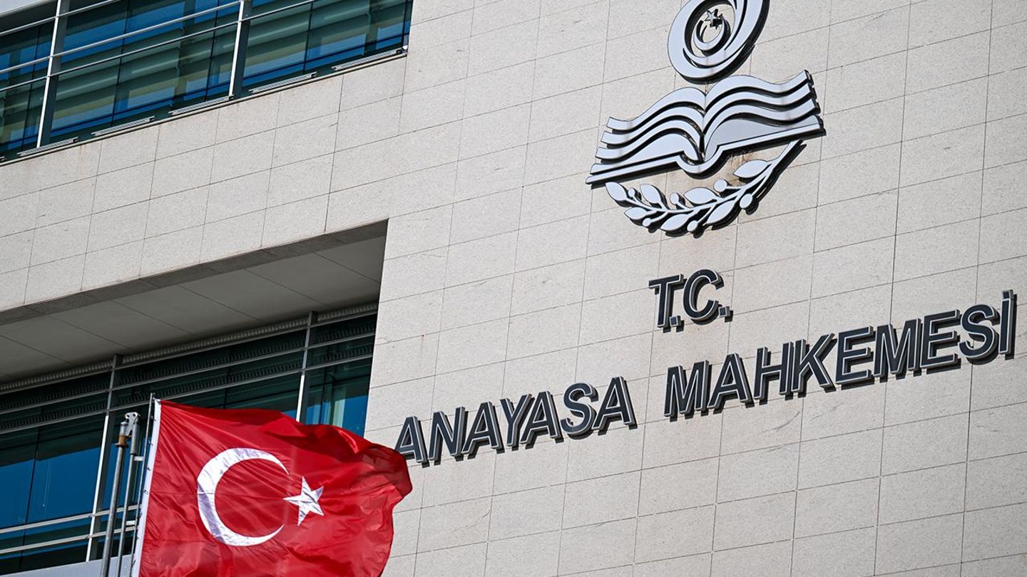 AYM, rektörlerin Cumhurbaşkanı tarafından atanmasına ilişkin düzenlemeyi iptal etti