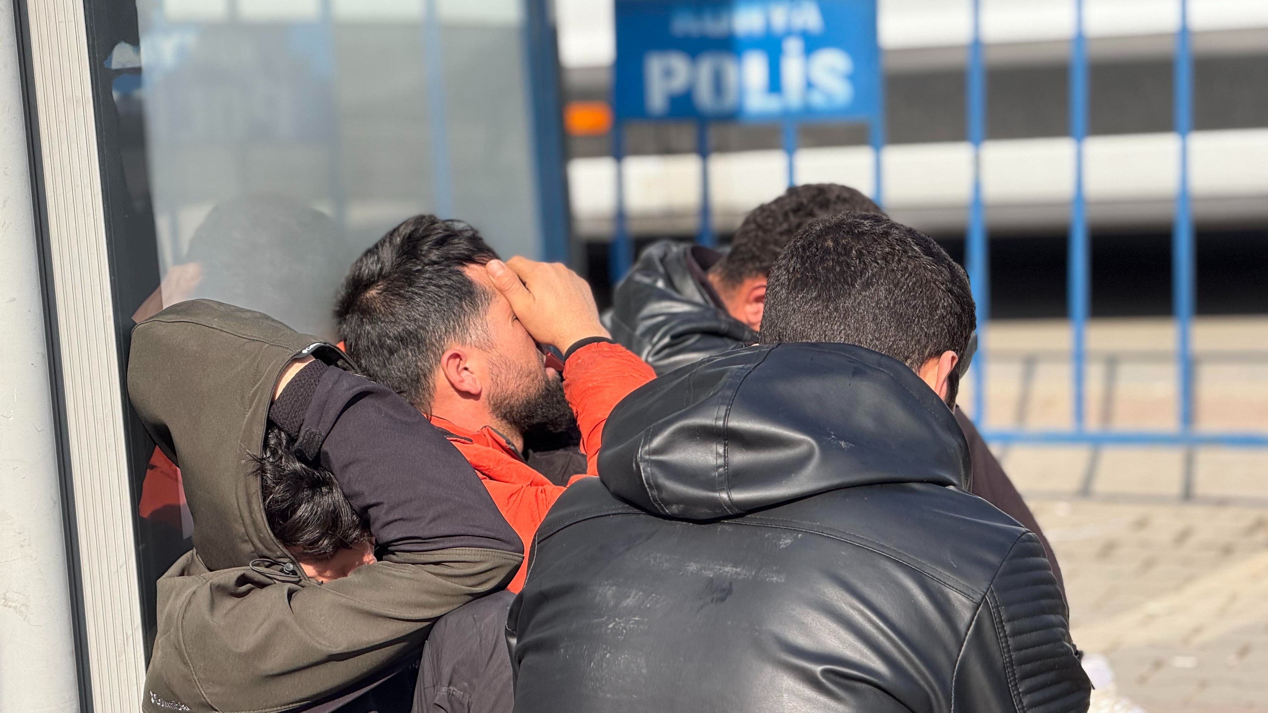 Hayatını kaybedenlerin yakınları göz yaşına boğuldu.&nbsp;Fotoğraf: DHA