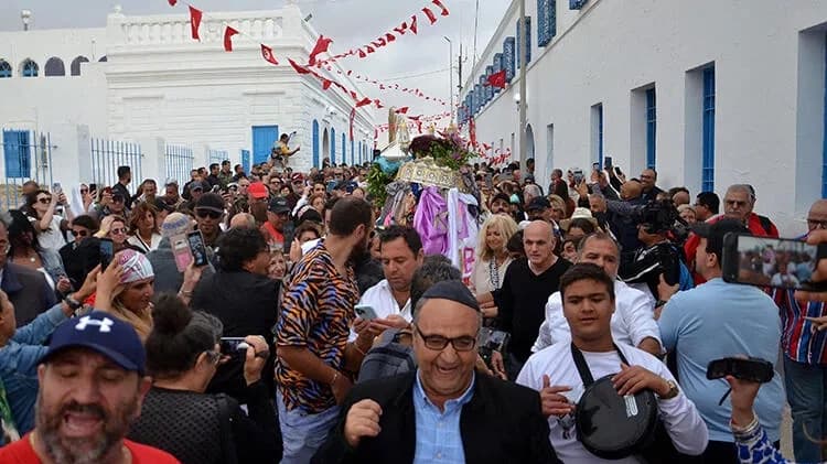 Birçok ülkeden Tunus'un Cerbe Adası'ndaki saldırıya kınama