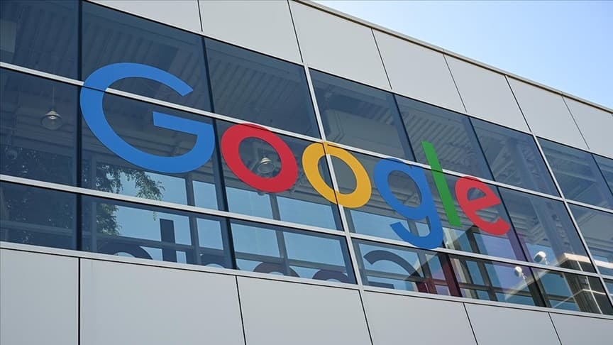 Google, yapay zeka ile bağlamından koparılmış içeriklere açıklama zorunluluğu getiriyor
