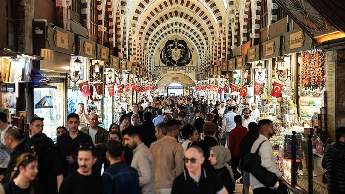 2100'de Türkiye'nin nüfusu 65 milyona düşecek