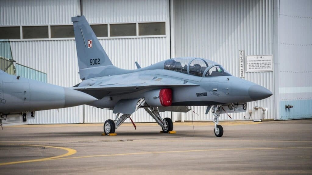 Polonya’nın yeni FA-50 uçakları ülkeye ulaştı