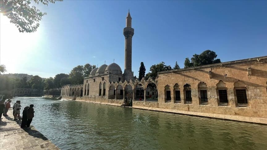 Şanlıurfa'nın depremlerde hasar gören simge minareleri onarıldı