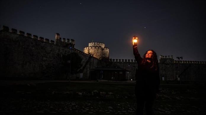 Yedikule Hisarı zindanlarında tarihin içinde fenerle yolculuk