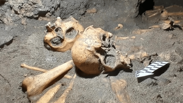 Meksika’da, Mayaların ölülerini gömdüğü bir mağara keşfedildi