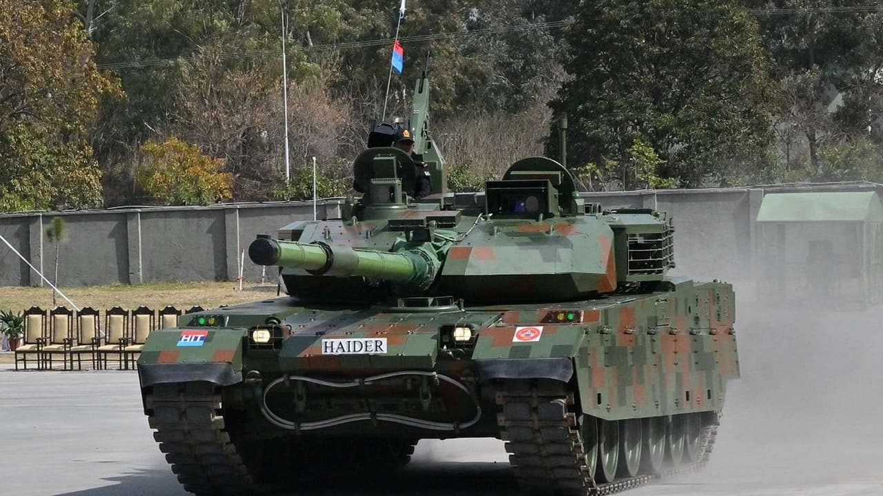 Pakistan yerli aktif savunma sistemi ile tanklarını koruyor
