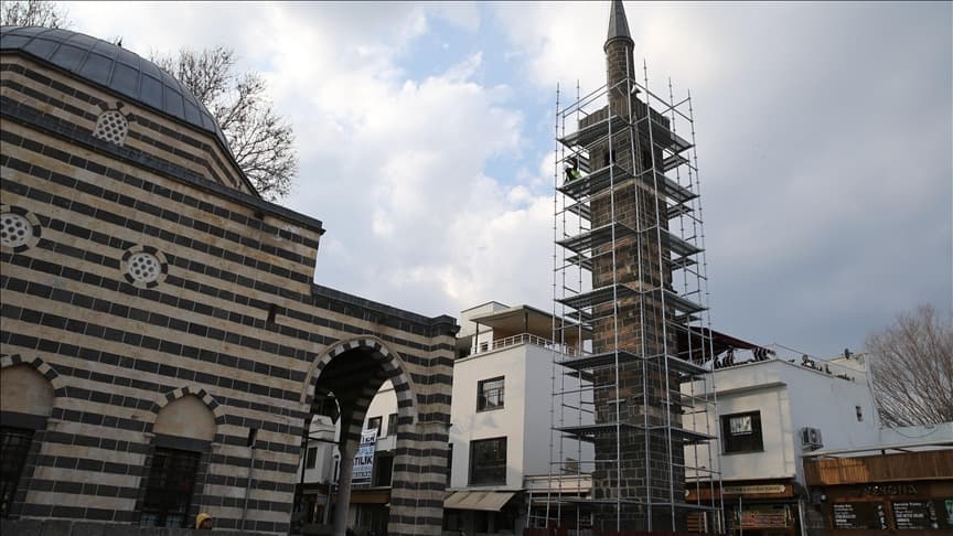 Diyarbakır'daki hasarlı Dört Ayaklı Minare restore ediliyor