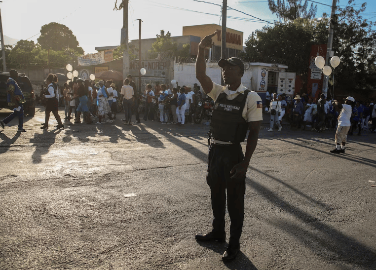 Haiti'de polisler Başbakan Henry'nin özel konutuna saldırdı