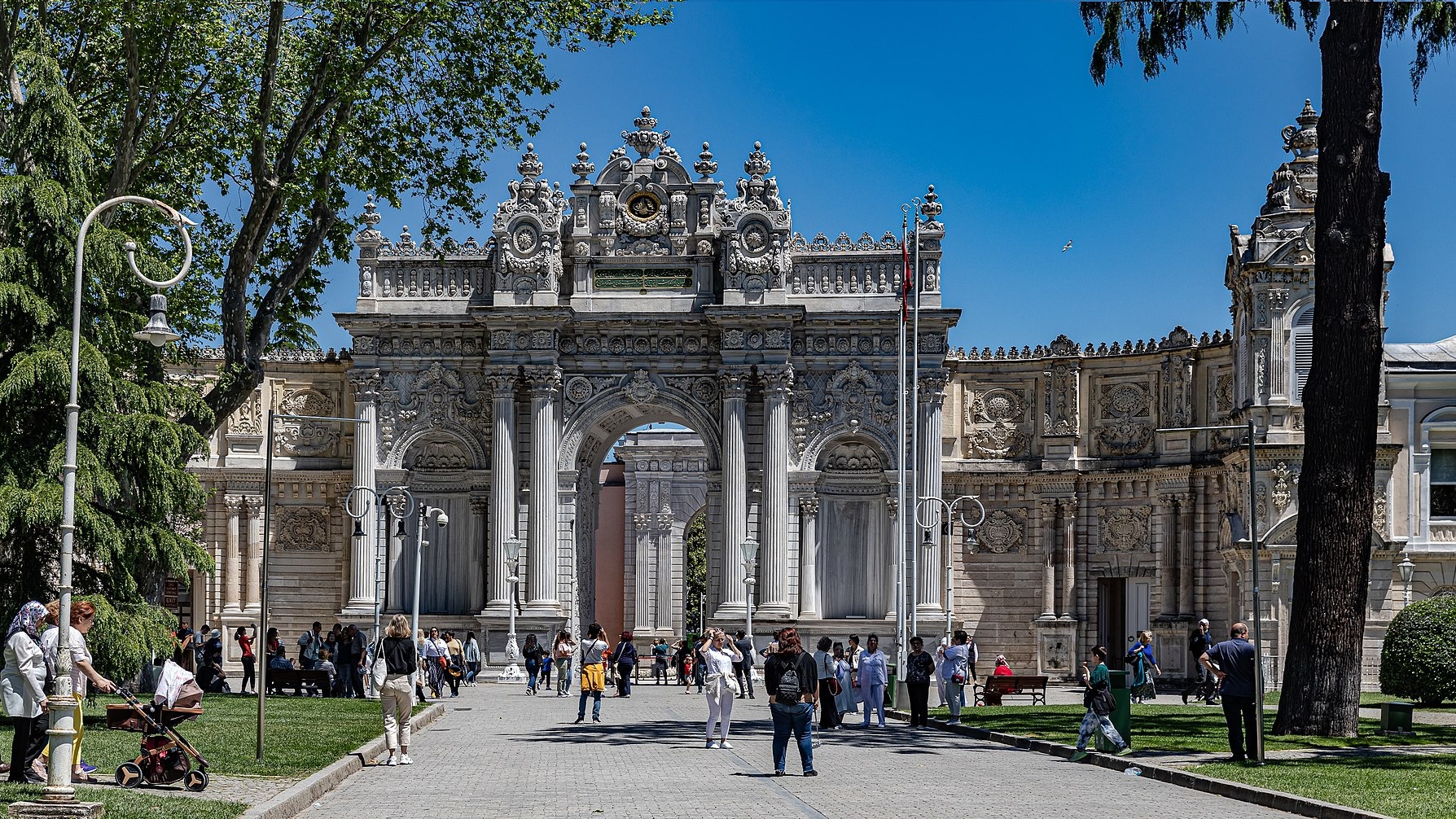 Dolmabahçe Sarayı