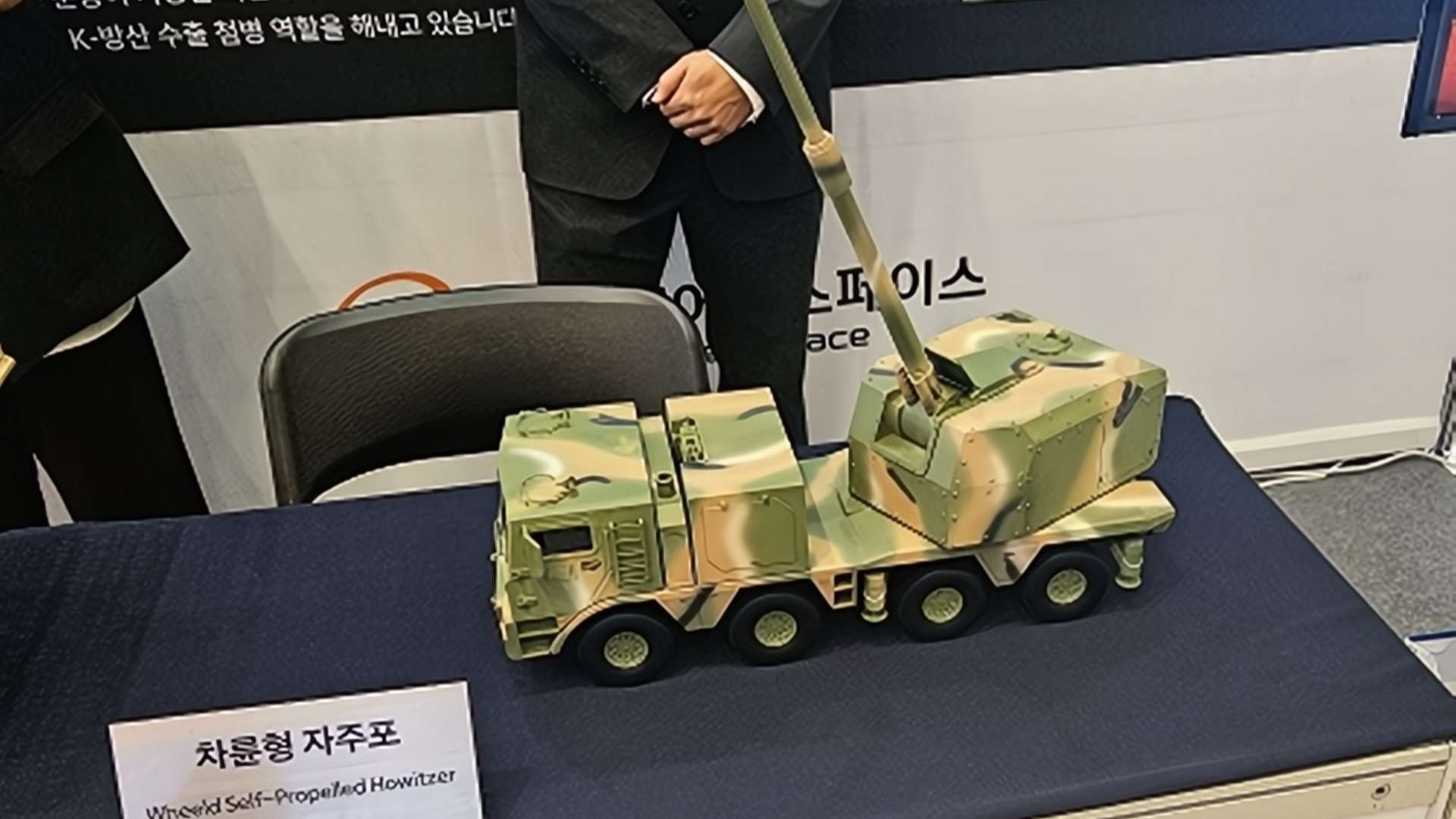 Güney Koreli şirket Hanwha Aerospace, yeni obüsünü tanıttı