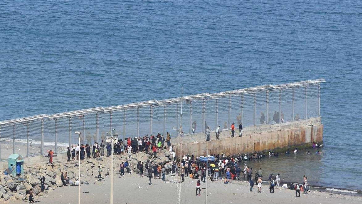 Fas, İspanya'ya geçen 150 göçmeni yakaladı