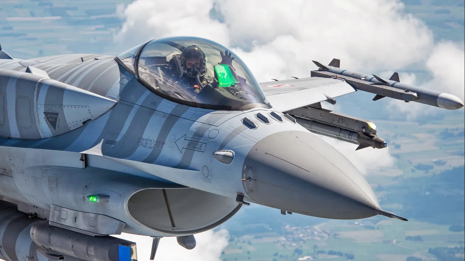 F-35 alımının yanı sıra Polonya, F-16'larını modernize ediyor