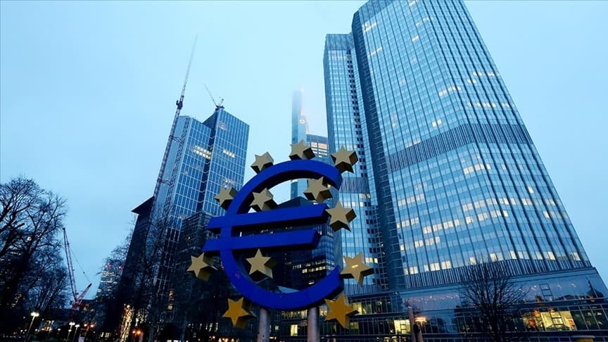 ECB Faiz Oranlarını Dondurdu, Tahvil Alımlarını Azaltıyor