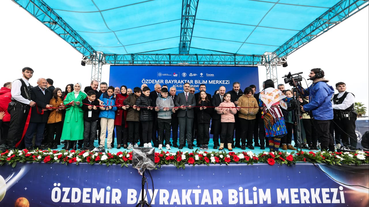 Trabzon Özdemir Bayraktar Bilim Merkezi açıldı
