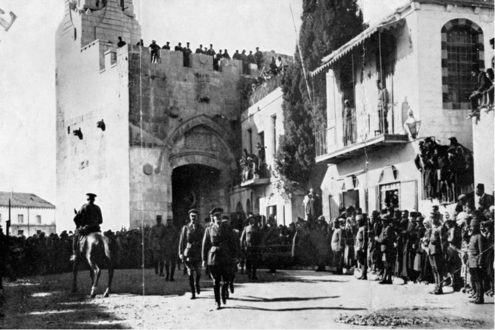 General Edmund Allenby, Birinci Dünya Savaşı'nda İngilizlerin Filistin'de Osmanlı kuvvetlerine karşı yürüttüğü harekât sırasında 11 Aralık 1917'de Kudüs'e yürüyerek girdi.