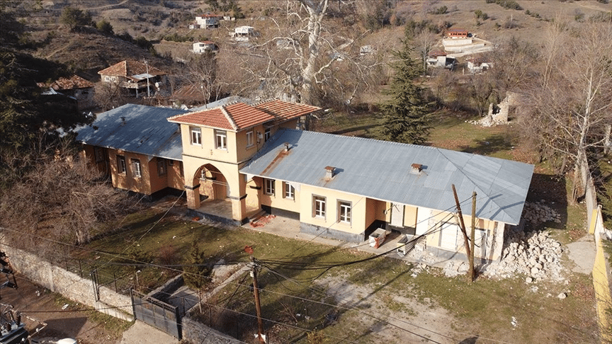 Osmaniye'deki Tarihi Konağ depremde zarar gördü