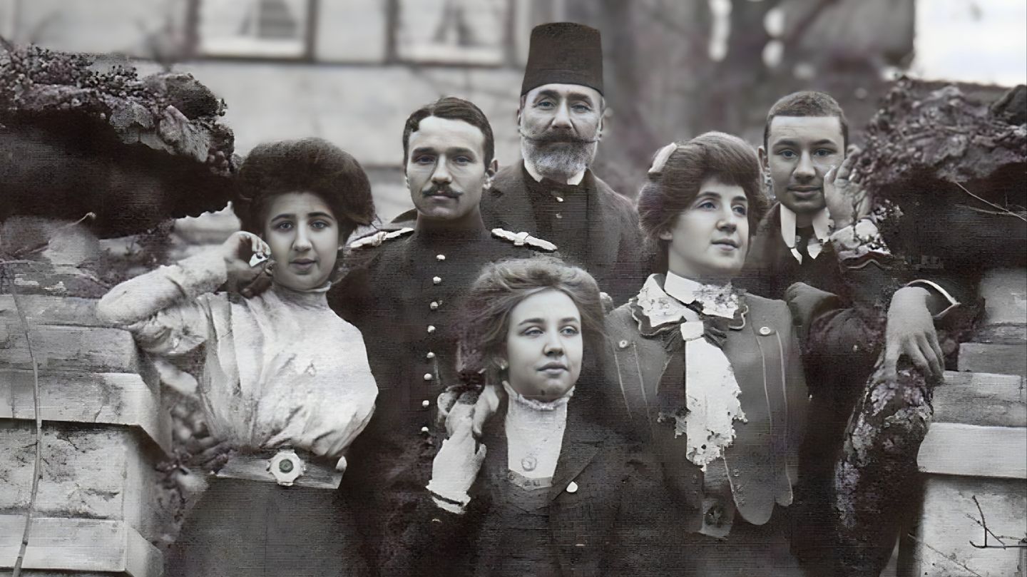 Türk sanat ve edebiyatının öncü ailesi: Şakir Paşa Ailesi