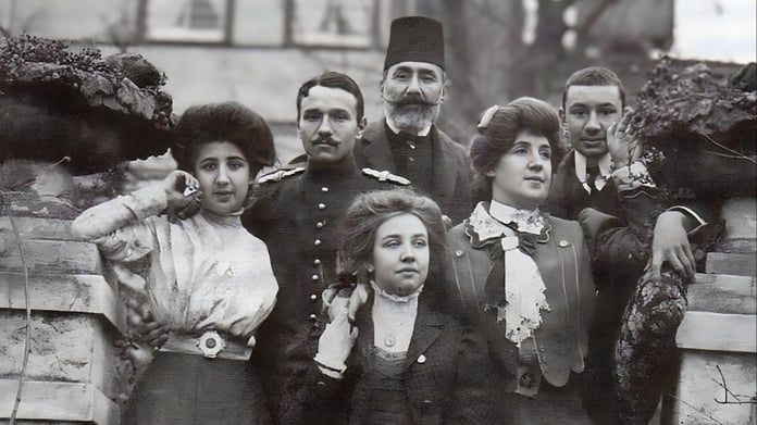 Türk sanat ve edebiyatının öncü ailesi: Şakir Paşa Ailesi