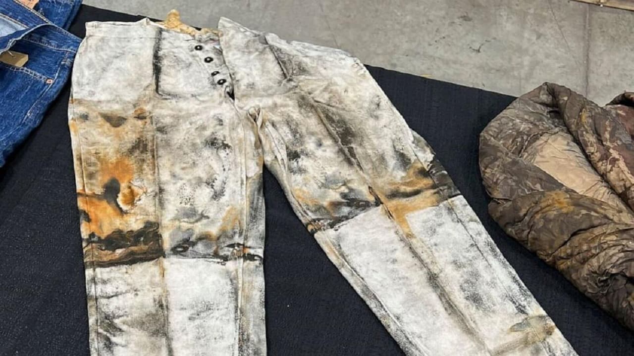 Dünyanın en eski kot pantolonu 114 bin dolara satıldı