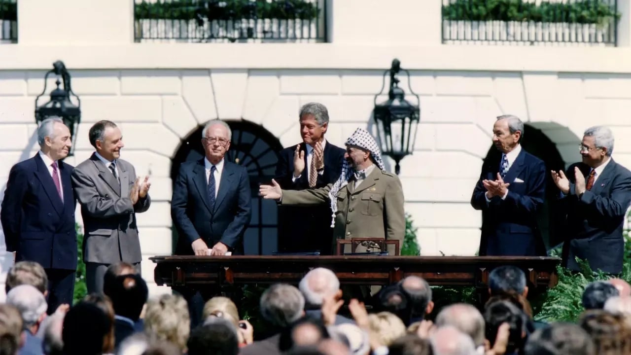 1993 ve 1995 yılında imzalanan Oslo Anlaşmaları'ndan bir kare...