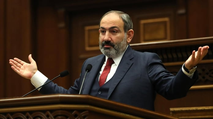 Azerbaycan'la barış yolunda adımlar atan Nikol Paşinyan devrilme tehlikesiyle karşı karşıya mı?