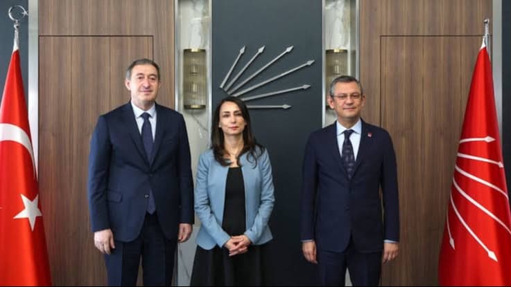 CHP ve DEM Parti’nin “müzakere süreci” bitti mi? CHP’nin Bodrum adayı sanatçı Berna Laçin mi?