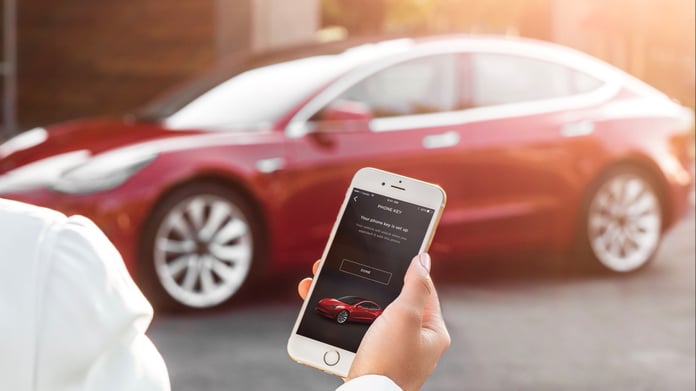 Tesla sahipleri, Siri ile araçlarını yönetebilecek