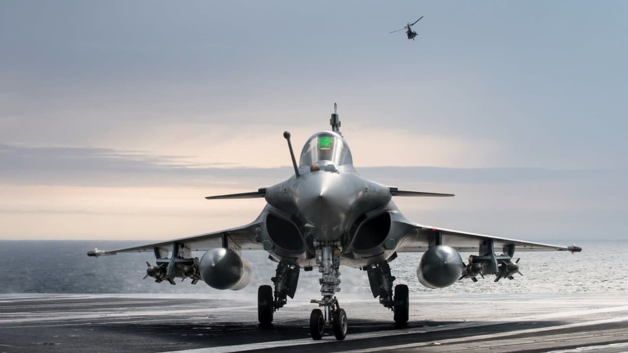 Fransa ve Sırbistan 12 Rafale savaş uçağı satışı için anlaştı